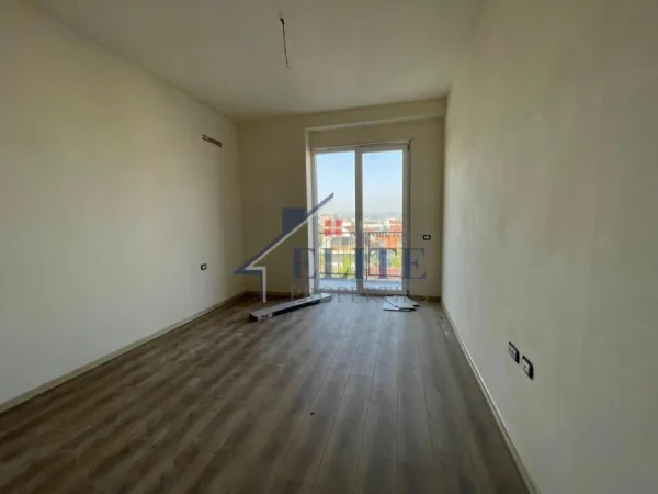 Tirane, shitet apartament 2+1+Ballkon Kati 2, 104 m² (Kamez)