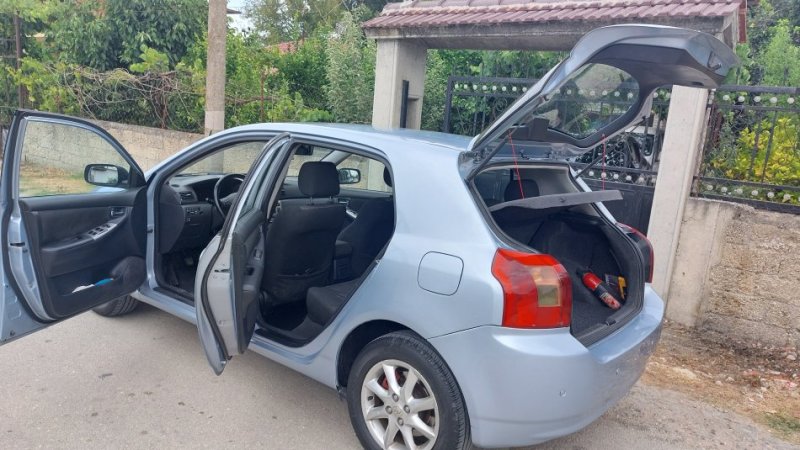 Shqiperi, shes makine Tojota Benzin+Gaz, blu e hapur manuale Klima 304.000 km 1 €