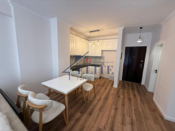 Tirane, jepet me qera apartament 2+1+Ballkon Kati 2, 100 m² 650 € (Kompleksi Magnet)