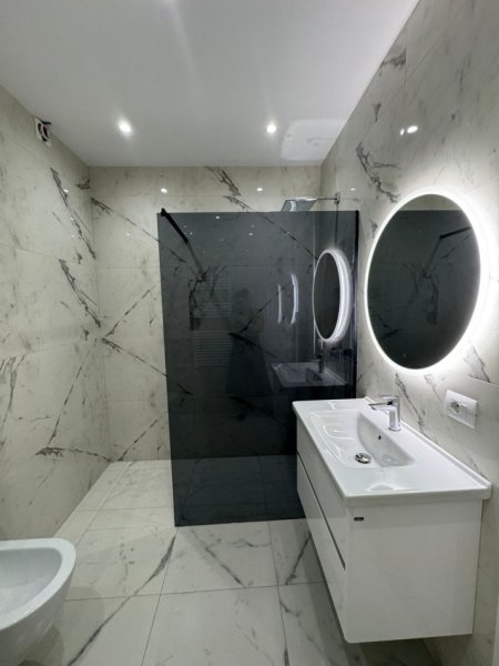 Tirane, jepet me qera apartament 2+1 Kati 5, 120 m² 1.299 € (Kompleksi delijorgji)