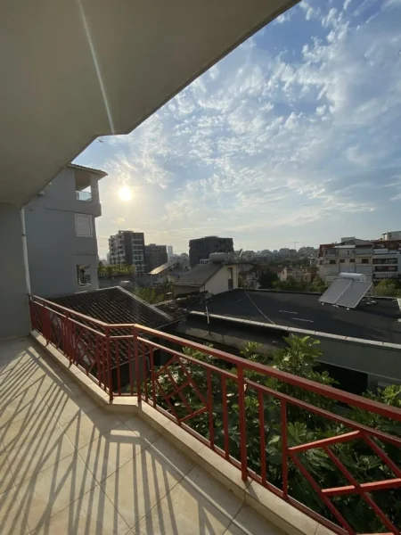 🏡 Jepet Apartament 2+1 me Qera te Fusha Ali Demit, Tiranë