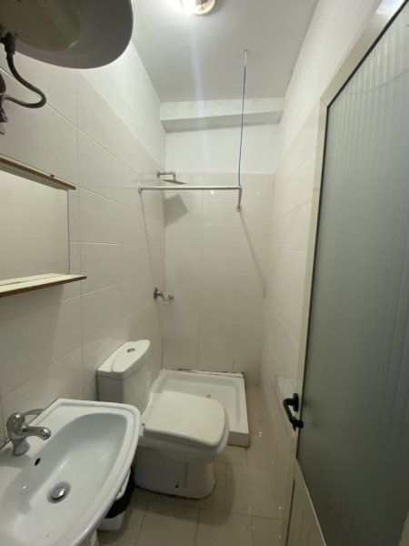 Tirane, jepet me qera shtepi 1+1+Ballkon Kati 2, 60 m² 300 € 