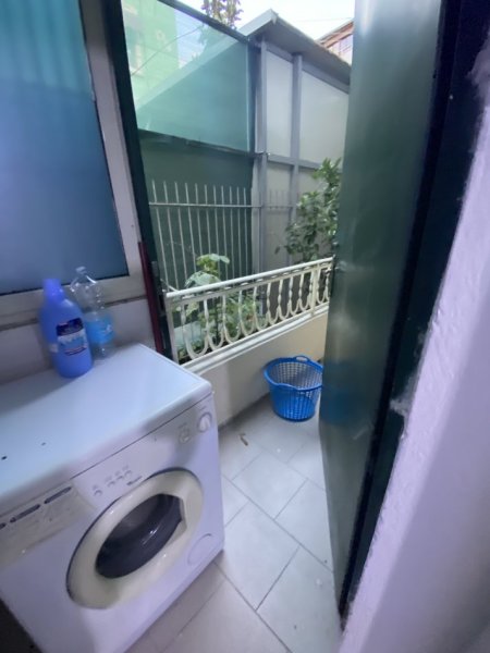 Tirane, jepet me qera shtepi 1+1+Ballkon Kati 2, 60 m² 300 € 