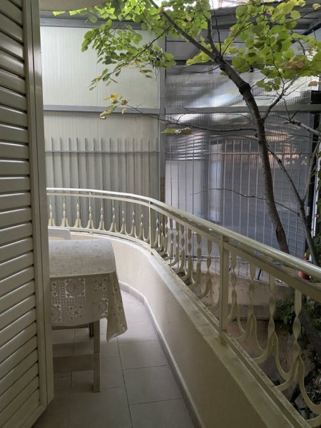 Tirane, jepet me qera shtepi 1+1+Ballkon Kati 2, 60 m² 300 € 