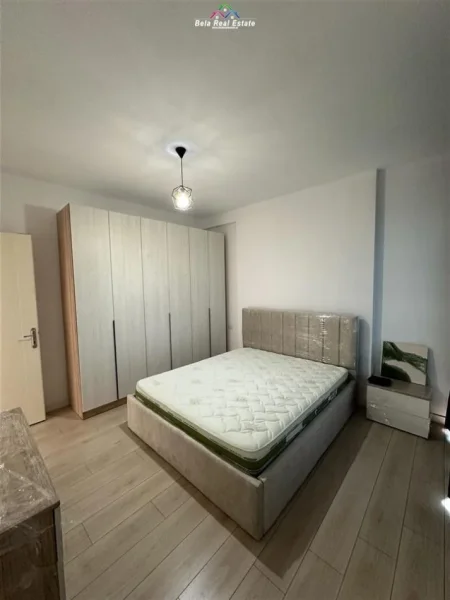 Tirane, jepet me qera apartament 2+1+Ballkon Kati 8, 100 m² 650 € (Fusha E Aviacionit)