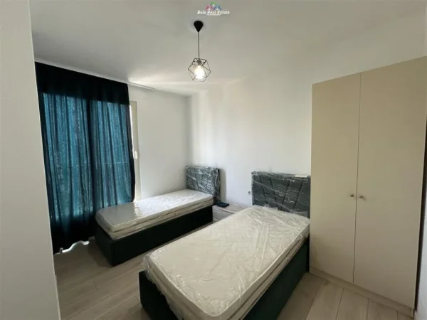 Tirane, jepet me qera apartament 2+1+Ballkon Kati 8, 100 m² 650 € (Fusha E Aviacionit)