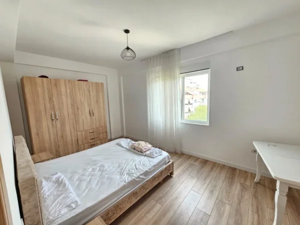 Tirane, jepet me qera apartament 2+1 Kati 3, 90 m² 700 € (Kompleksi FZ)