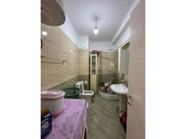 Tirane, jepet me qera apartament 2+1 Kati 4, 120 m² 480 € 