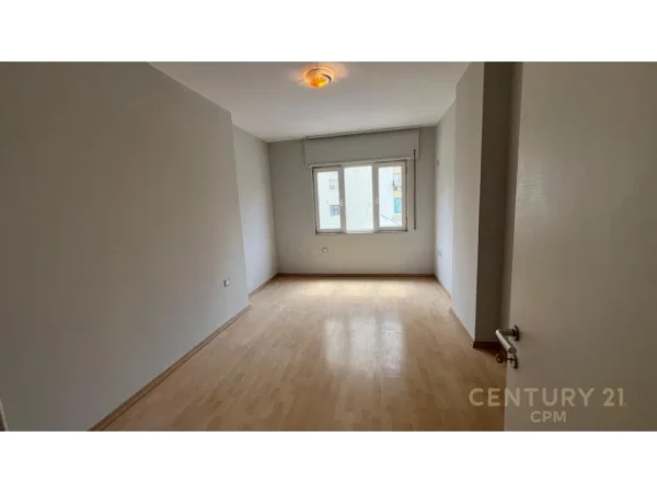 Tirane, shes apartament 2+1 Kati 2, 99 m² 240.000 € (Komuna Parisit)