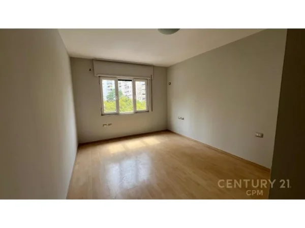 Tirane, shes apartament 2+1 Kati 2, 99 m² 240.000 € (Komuna Parisit)