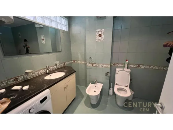 Tirane, shes apartament 2+1 Kati 2, 99 m² 240.000 € (Komuna Parisit)