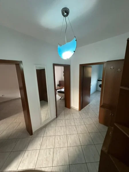 Tirane, jap me qera apartament 2+1 Kati 4, 65 m² 400 € (Rruga Kongresi i Manastirit, mrapa gjimnazit Cajup)