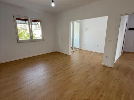 Tirane, shitet apartament 2+1+Ballkon Kati 2, 72 m² 122.000 € (Ali Demi)