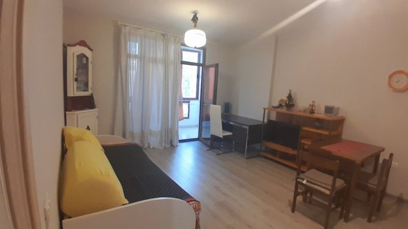 Tirane, jepet me qera apartament 1+1+Ballkon Kati 2, sip. 69 m² 300 € (Mbi Restorant Freskun)