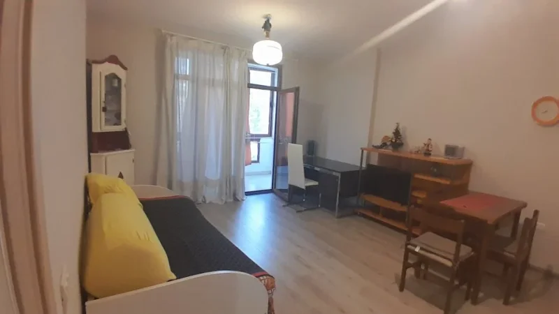 Tirane, jepet me qera apartament 1+1+Ballkon Kati 2, sip. 69 m² 300 € (Mbi Restorant Freskun)