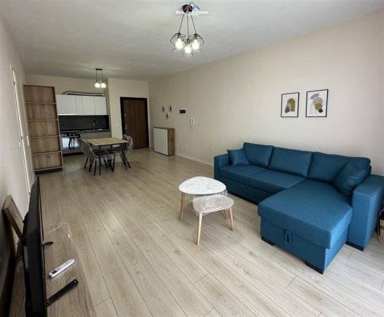 Tirane, jepet me qera apartament 2+1 Kati 8, 100 m² 650 € (fusha e aviacionit)