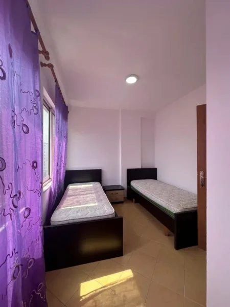 Tirane, jepet me qera apartament 2+1 Kati 5, 450 € (Bulevardi Migjeni)