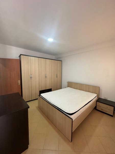 Tirane, jepet me qera apartament 2+1 Kati 5, 450 € (Bulevardi Migjeni)