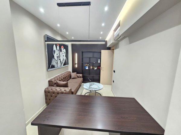 Tirane, jepet me qera zyre Kati 2, 25 m² 600 € (myslym shyri)
