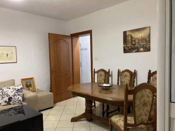 Tirane, jepet me qera Vile 1+1 Kati 1, 75 m² 450 € (pazari i ri)