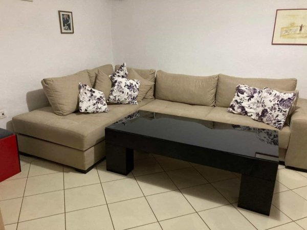 Tirane, jepet me qera Vile 1+1 Kati 1, 75 m² 450 € (pazari i ri)