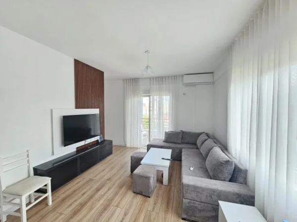 Tirane, jepet me qera apartament 2+1 Kati 3, 90 m² 700 € (liqeni i thate)