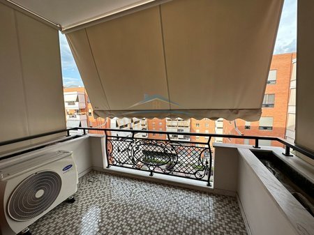 Tirane, jepet me qera apartament 1+1+Ballkon Kati 3, 75 m² 1.000 € (Kompleksi Delijorgji)