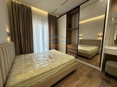 Tirane, jepet me qera apartament 2+1+ Verande + Parking, Kati 8, 117 m² 1.500 € (Kompleksi Delijorgji)