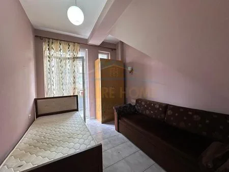 Tirane, jepet me qera Vile 3 Katshe Kati 0, 150 m² 1.200 € (Shkolla e Baletit, Rruga Vath Korreshi)