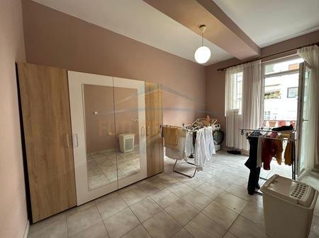Tirane, jepet me qera Vile 3 Katshe Kati 0, 150 m² 1.200 € (Shkolla e Baletit, Rruga Vath Korreshi)
