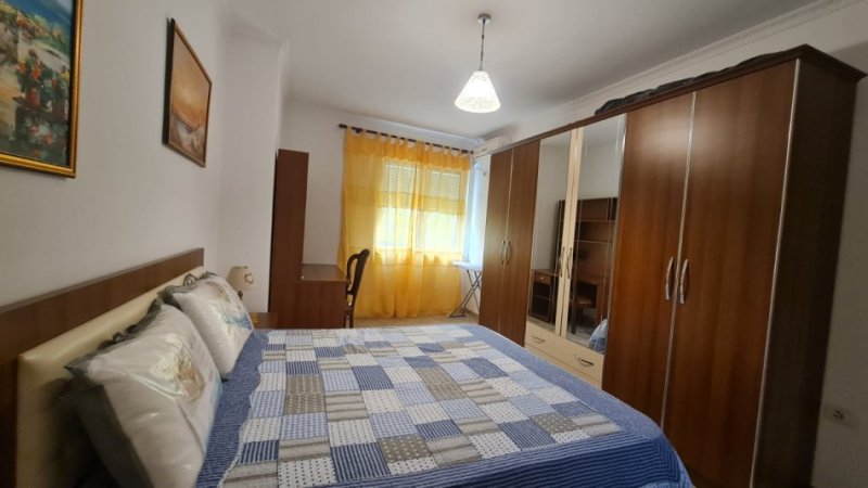 Tirane, jepet me qera apartament 2+1 Kati 3, 115 m² 660 € (Viva Market Don Bosko)