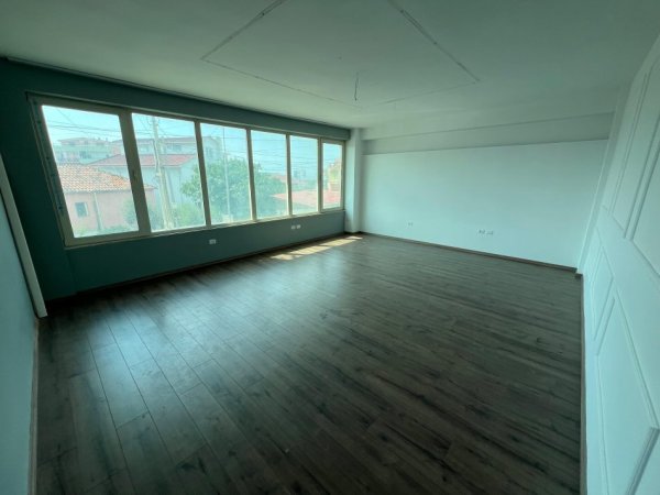 Tirane, jap me qera ambjent biznesi Kati 1, 160 m² 600 € (Rruga Sterio Spasse)