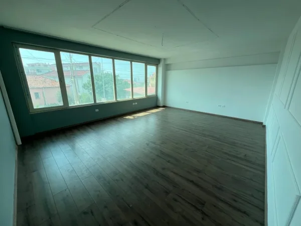 Tirane, jap me qera ambjent biznesi Kati 1, 160 m² 600 € (Rruga Sterio Spasse)