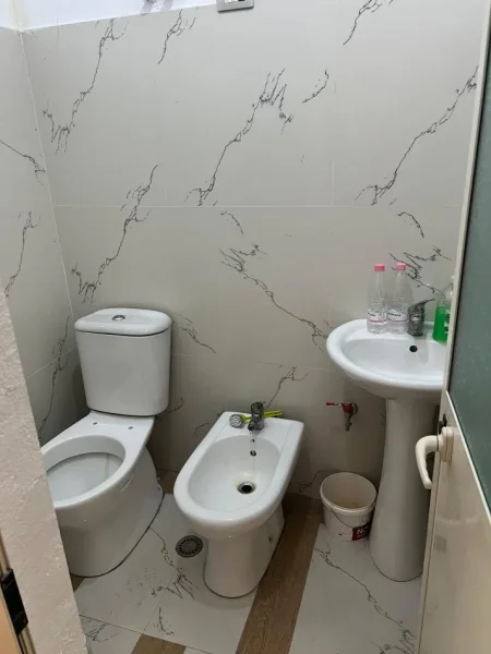 Tirane, jap me qera ambjent biznesi Kati 1, 160 m² 600 € (Rruga Sterio Spasse)