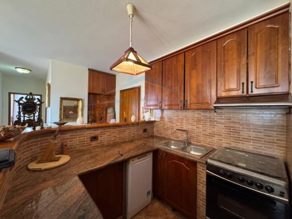 Tirane, jepet me qera apartament 2+1 Kati 5, 92 m² 700 € (Pazari i Ri)