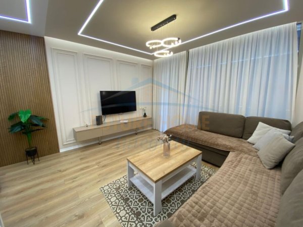 Tirane, jepet me qera apartament duplex Dublex Kati 2, 100 m² 1.600 € (Qendër)