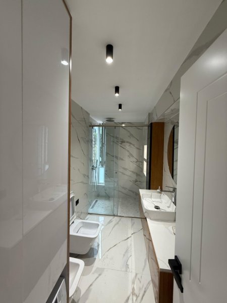 Tirane, jepet me qera apartament 1+1+Ballkon Kati 2, 1.000 € (Qender, Piazza)