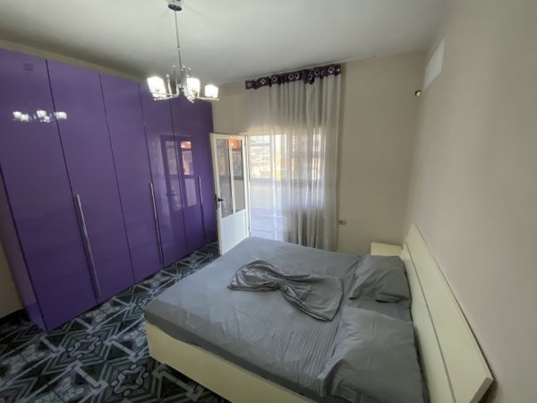 Tirane, jepet me qera Vile 2+1+Ballkon Kati 2, 100 m² 400 € 
