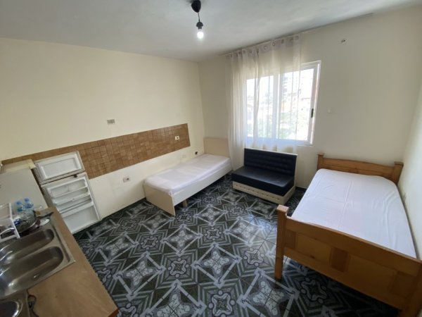 Tirane, jepet me qera Vile 2+1+Ballkon Kati 2, 100 m² 400 € 