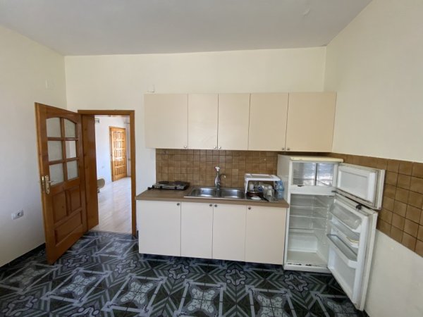Tirane, jepet me qera Vile 2+1+Ballkon Kati 2, 100 m² 400 € 