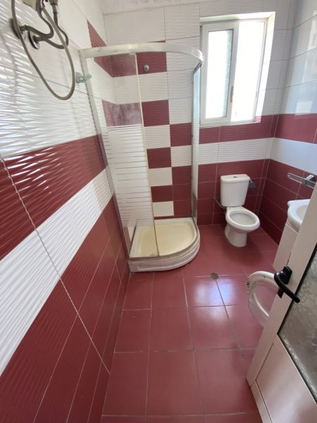 Tirane, jepet me qera Vile 2+1+Ballkon Kati 2, 100 m² 400 € 
