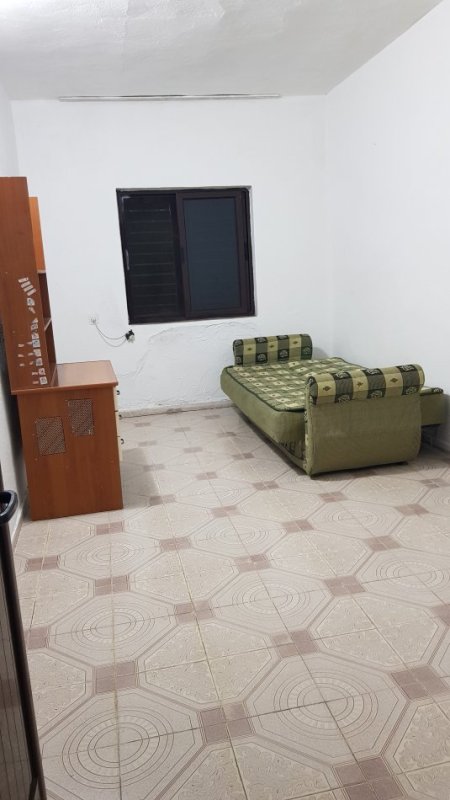 Tirane, jap me qera shtepi 3+1 Kati 0, 140 m² 310 € (Rruga Shaban Bardhoshi)