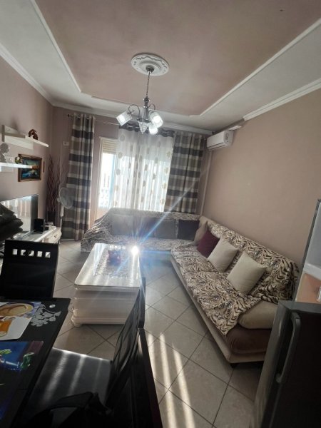 Tirane, jepet me qera apartament 1+1 Kati 4, 58 m² 400 € (Rruga Feim Ibrahimi)