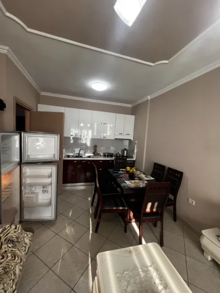 Tirane, jepet me qera apartament 1+1 Kati 4, 58 m² 400 € (Rruga Feim Ibrahimi)