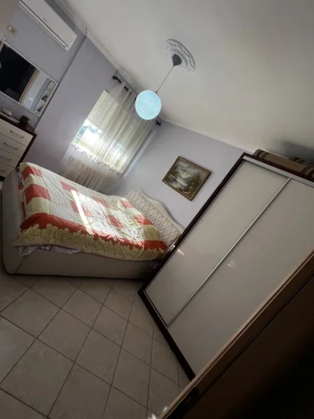 Tirane, jepet me qera apartament 1+1 Kati 4, 58 m² 400 € (Rruga Feim Ibrahimi)