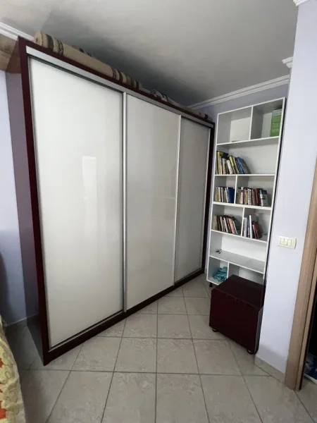 Tirane, jepet me qera apartament 1+1 Kati 4, 58 m² 400 € (Rruga Feim Ibrahimi)
