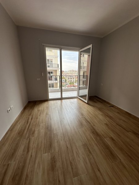 Tirane, shitet apartament 2+1+Ballkon Kati 5, 103 m² 112.000 € (Bulevardi Blu)