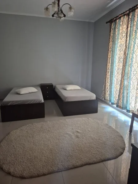 Tirane, jepet me qera shtepi 1+1 Kati 1, 500 € (Rruga e Dibres)
