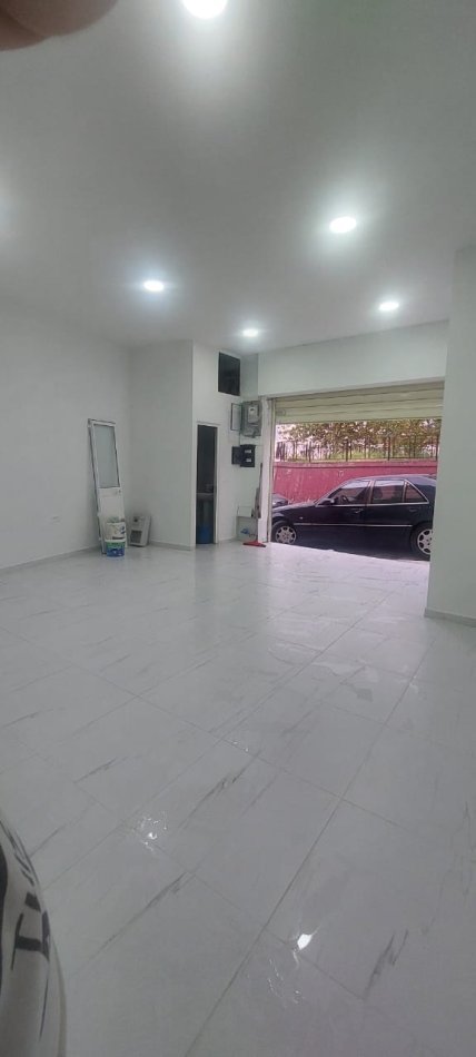 Tirane, jepet me qera ambjent biznesi Kati 0, 40 m² 500 € (Selite)