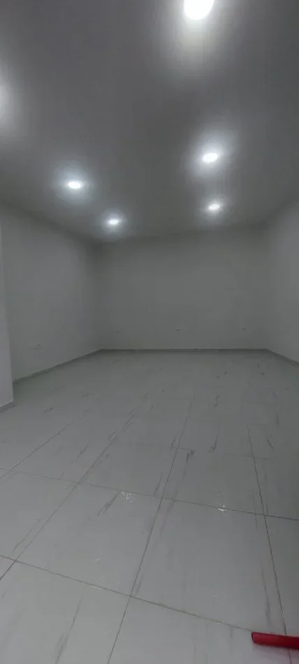 Tirane, jepet me qera ambjent biznesi Kati 0, 40 m² 500 € (Selite)